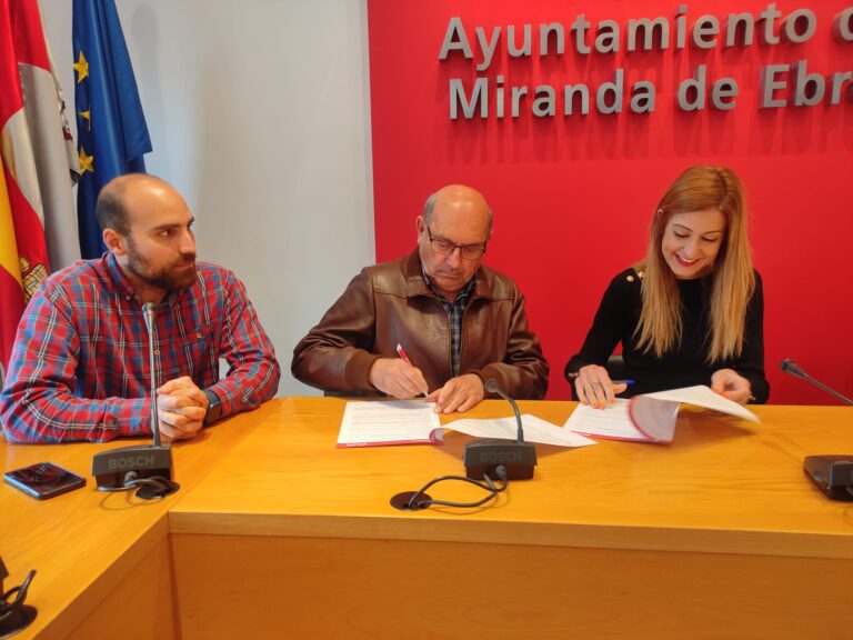 Ayuntamiento De Miranda Y Cine Novedades Firman Convenio De